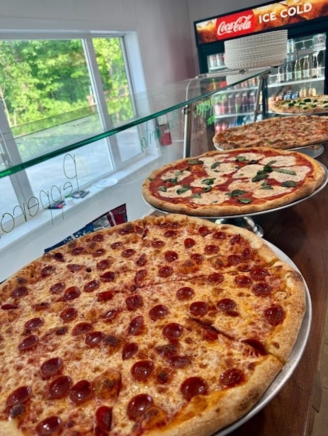 XL 18" Round Cheese Pizza.